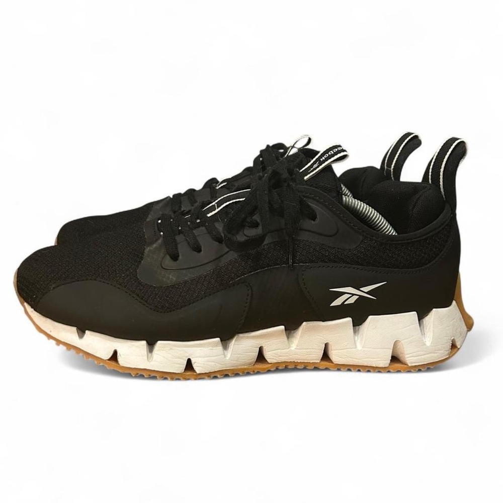 Reebok Zig Dynamica running shoes in a black, white, and gum sole Size 11